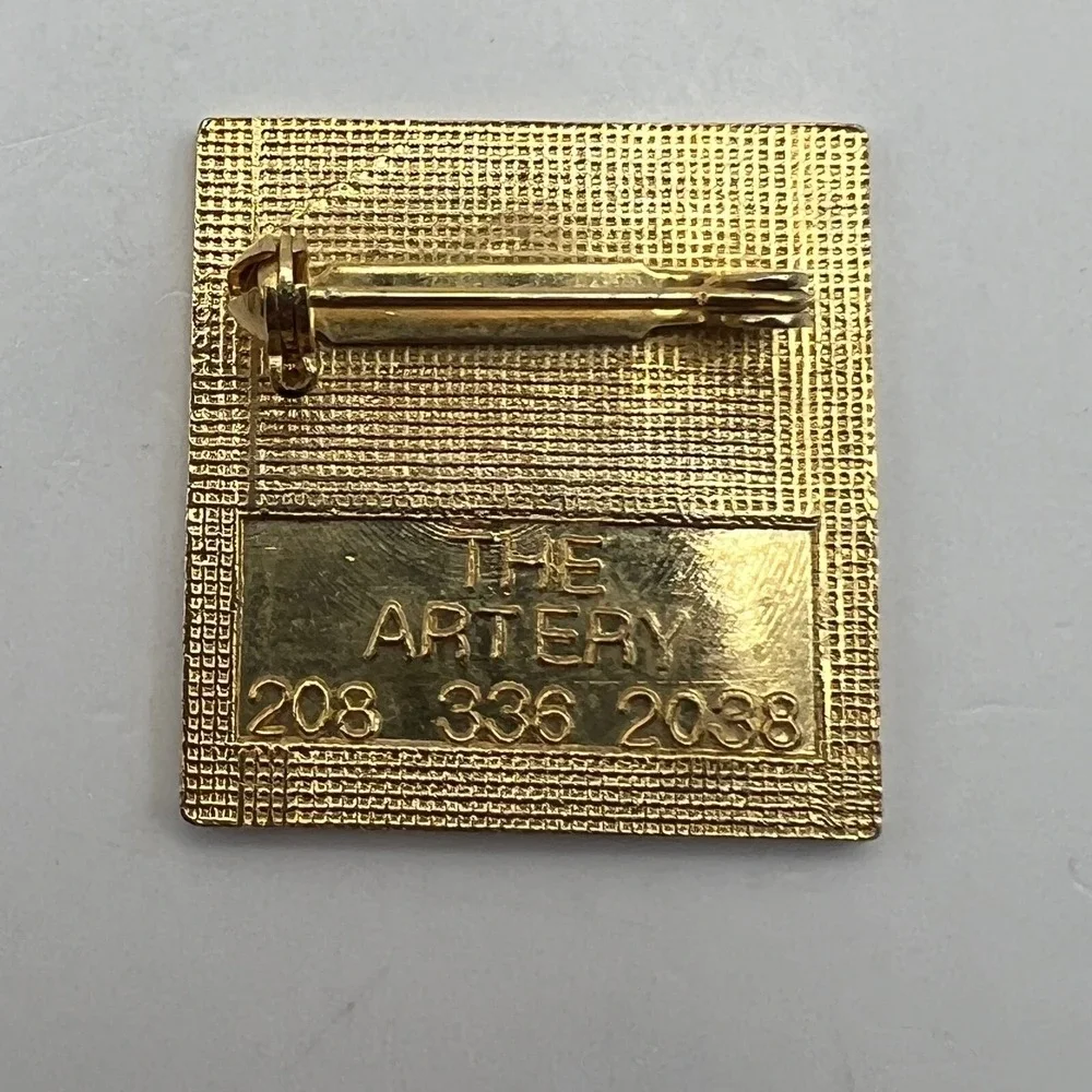 Vintage Boise Basin Quilters Pin‎ Gold Tone Purple Green Enamel 1983 1993